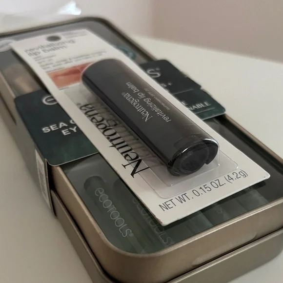 EcoTools Sea Gems Eye Set with Neutrogena Lip Balm - Picture 4 of 4